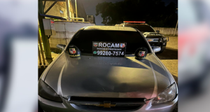 Polícia Militar apreende carro utilizado para cometer assaltos no município de ManacapuruRocam recuperou na madrugada de segunda-feira o veículo com restrição de roubo, na avenida do Turismo. Polícia Militar apreende carro utilizado para cometer assaltos no município de Manacapuru
