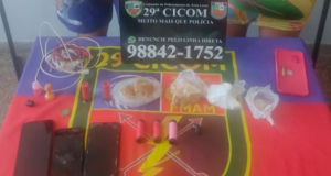 Casal é preso comercializando entorpecente na zona lesteA equipe realizava patrulhamento pelo bairro do Mauazinho quando percebeu a atitude suspeita da dupla. Casal é preso comercializando entorpecente na zona leste