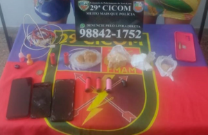 Casal é preso comercializando entorpecente na zona lesteA equipe realizava patrulhamento pelo bairro do Mauazinho quando percebeu a atitude suspeita da dupla. Casal é preso comercializando entorpecente na zona leste