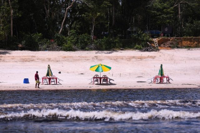 Praias do Amazonas são atrativos naturais e refrescantes para amenizar o calor