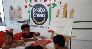 Prato Cheio do bairro da União promove aulas de inglês para crianças da comunidadeO projeto atende crianças de 5 a 11 anos de idade. Prato Cheio do bairro da União promove aulas de inglês para crianças da comunidade