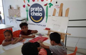 Prato Cheio do bairro da União promove aulas de inglês para crianças da comunidadeO projeto atende crianças de 5 a 11 anos de idade. Prato Cheio do bairro da União promove aulas de inglês para crianças da comunidade