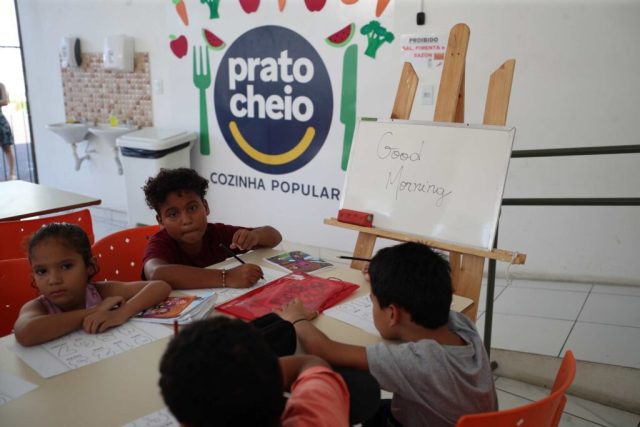 Prato Cheio do bairro da União promove aulas de inglês para crianças da comunidade