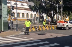 Prefeitura realizará interdição no trânsito do Centro durante o #Sou Manaus Passo a Paço 2023Ao longo dos três dias de evento, aproximadamente 200 agentes de trânsito e fiscais de transportes estarão em campo para assegurar a segurança viária aos participantes. Prefeitura realizará interdição no trânsito do Centro durante o #Sou Manaus Passo a Paço 2023