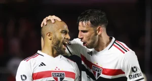 São Paulo vence o Corinthians e está na final da Copa do BrasilO Tricolor faz 1° tempo perfeito e atropela o Timão. São Paulo vence o Corinthians e está na final da Copa do Brasil