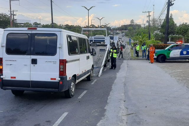 Veículos que faziam transporte irregular no Distrito Industrial são apreendidos