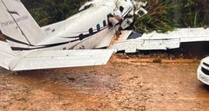 Aeronave com turistas cai no município de BarcelosSegundo informações, havia dois tripulantes e 12 passageiros no avião. Aeronave com turistas cai no município de Barcelos