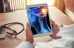 Após morte de dentista, neurocirurgião alerta para riscos ao mergulhar de cabeça em piscinaDr. Antônio Araújo, da Clínica Araújo & Fazzito, comenta sobre perigo dos mergulhos em água rasa que, segundo o especialista, é a segunda maior causa de lesão da medula espinhal, e importância da conscientização. Após morte de dentista, neurocirurgião alerta para riscos ao mergulhar de cabeça em piscina