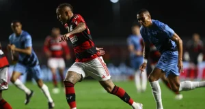 Athletico-PR vence o Flamengo por 3 a 0 O jogo foi repleto de vaias e expulsão de Gabigol Athletico-PR vence o Flamengo por 3 a 0