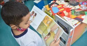 Crianças de Manaus recebem acervo de livros e contação de históriasProjeto gratuito “É Hora da Leitura” entre os dias 2 e 6 de outubro, e busca incentivar a leitura de literatura infantil. Crianças de Manaus recebem acervo de livros e contação de histórias
