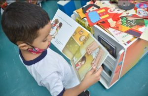 Crianças de Manaus recebem acervo de livros e contação de históriasProjeto gratuito “É Hora da Leitura” entre os dias 2 e 6 de outubro, e busca incentivar a leitura de literatura infantil. Crianças de Manaus recebem acervo de livros e contação de histórias