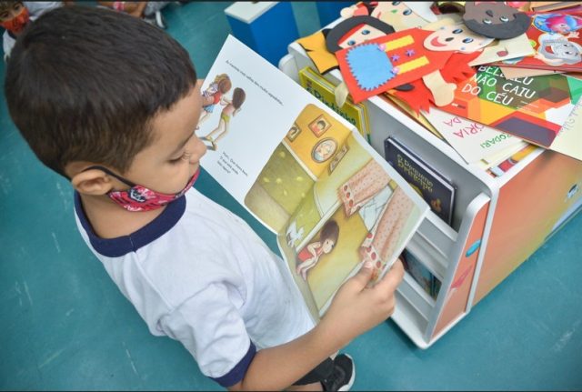Crianças de Manaus recebem acervo de livros e contação de histórias2 Crianças de Manaus recebem acervo de livros e contação de histórias