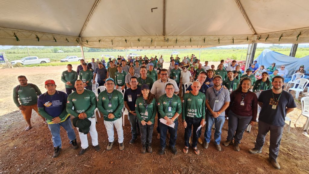 Em Itacoatiara, Idam amplia conhecimento de produtores de abacaxi