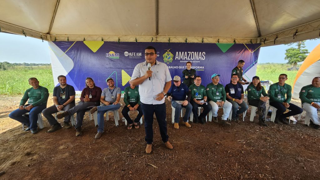 Em Itacoatiara, Idam amplia conhecimento de produtores de abacaxi