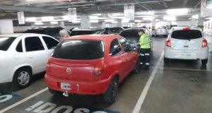 Fiscalização garante direitos de idosos e PcDs em estacionamentos de supermercados na zona Leste de Manaus Fiscalização garante direitos de idosos e PcDs em estacionamentos de supermercados na zona Leste de Manaus