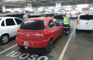 Fiscalização garante direitos de idosos e PcDs em estacionamentos de supermercados na zona Leste de Manaus Fiscalização garante direitos de idosos e PcDs em estacionamentos de supermercados na zona Leste de Manaus