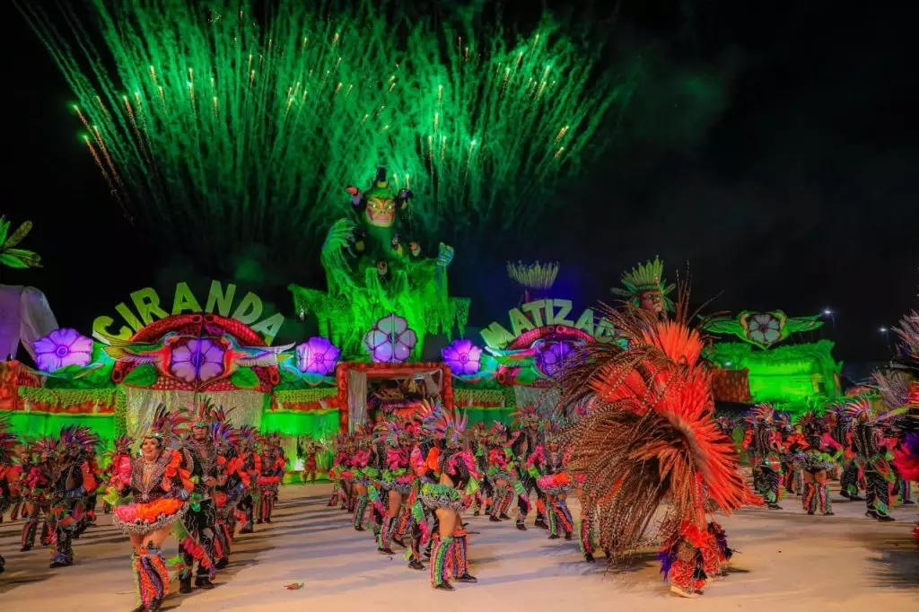 Flor Matizada exalta o folclore amazônico, abrindo passagem para o 25º Festival de Cirandas de Manacapuru