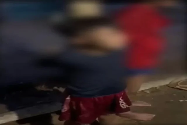 Garimpeiros amarram crianças e adolescentes indígenas dentro da reserva Yanomami confira o vídeo Garimpeiros amarram crianças e adolescentes indígenas dentro da reserva Yanomami; confira o vídeo