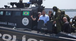 Governador do Amazonas reforça segurança pública com entrega de lanchas blindadas e vistoria Base Arpão 2Embarcações vão reforçar o trabalho de fiscalização nos rios, com foco no combate ao tráfico de drogas. Governador do Amazonas reforça segunça pública com entrega de lanchas blindadas e vistoria Base Arpão 2