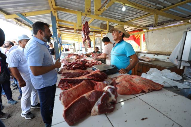 Governador do Estado entrega novo mercado e sistema de água potável no Careiro da Várzea