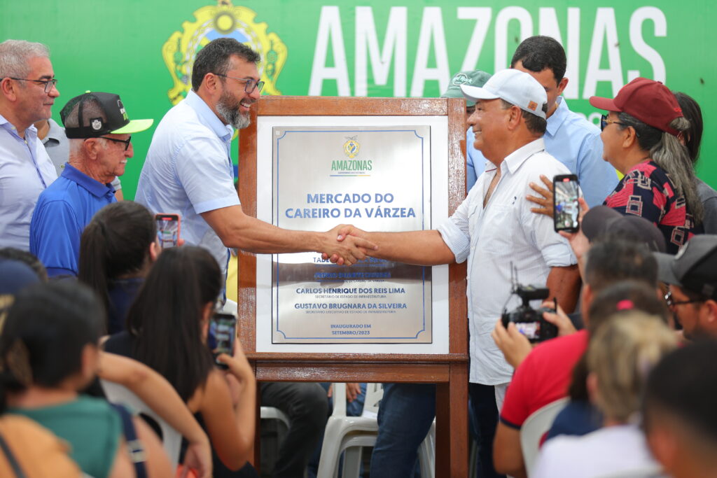 Governador do Estado entrega novo mercado e sistema de água potável no Careiro da Várzea