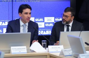 Governo Federal garante a Wilson Lima serviço de dragagem para facilitar tráfego em rios do estadoAnúncio foi feito ao governador durante reunião com ministros dos Transportes e de Portos e Aeroportos e bancada federal do Amazonas. Governo Federal garante a Wilson Lima serviço de dragagem para facilitar tráfego em rios do estado