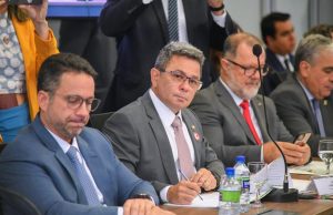 Governo do Amazonas reforça posição na reforma tributária e compromisso com economia verde em BrasíliaO Governo do Estado defende a Zona Franca de Manaus em assembleia geral de governadores do Consórcio Nordeste. Governo do Amazonas reforça posição na reforma tributária e compromisso com economia verde em Brasília