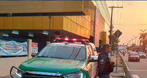 Homem é preso pelo crime de estelionato em Manaus O suspeito se passava por outra pessoa no momento da tentativa de sacar o FGTS. Homem é preso pelo crime de estelionato em Manaus