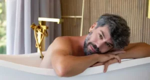 Idoso “bonitão” viraliza ao revelar idade: “Parece ter 30 anos”O idoso modelo das redes sociais está chamando atenção, especialmente após relevar sua idade e parecer ter a metade dela! Idoso “bonitão” viraliza ao revelar idade: “Parece ter 30 anos”