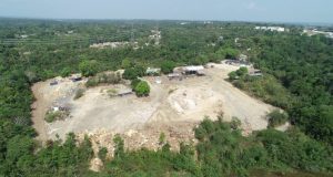 Ipaam embarga atividade ilegal em área no PuraquequaraAo todo, três Autos de Infração no valor de R$ 1,450 milhão foram emitidos e um Termo de Embargo de 3,22 hectares foi lavrado. Ipaam embarga atividade ilegal em área no Puraquequara