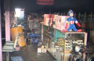 Loja de brinquedos pega fogo próximo a shopping na zona leste de ManausUm incêndio atingiu parcialmente uma loja de brinquedos, e deixou lojistas em pânico. Loja de brinquedos pega fogo próximo a shopping na zona leste de Manaus