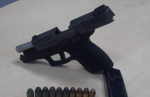 No bairro Lírio do Vale, Polícia Militar resgata vítima de cárcere privado e apreende pistolaO caso foi finalizado no 19º Distrito Integrado de Polícia. No bairro Lírio do Vale, Polícia Militar resgata vítima de cárcere privado e apreende pistola