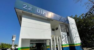 Polícia prende homem procurado por roubo ocorrido em condomínio da zona norte de ManausA ação criminosa resultou no roubo de bens valiosos, de uma quantia significativa em dinheiro e de um veículo Fiat Toro. Polícia prende homem procurado por roubo ocorrido em condomínio da zona norte de Manaus