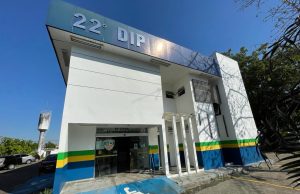 Polícia prende homem procurado por roubo ocorrido em condomínio da zona norte de ManausA ação criminosa resultou no roubo de bens valiosos, de uma quantia significativa em dinheiro e de um veículo Fiat Toro. Polícia prende homem procurado por roubo ocorrido em condomínio da zona norte de Manaus