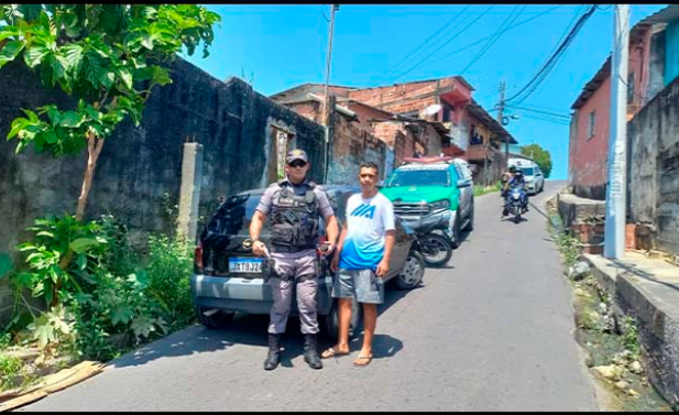 Polícia recupera veículo abandonado na zona leste Polícia recupera veículo abandonado na zona leste
