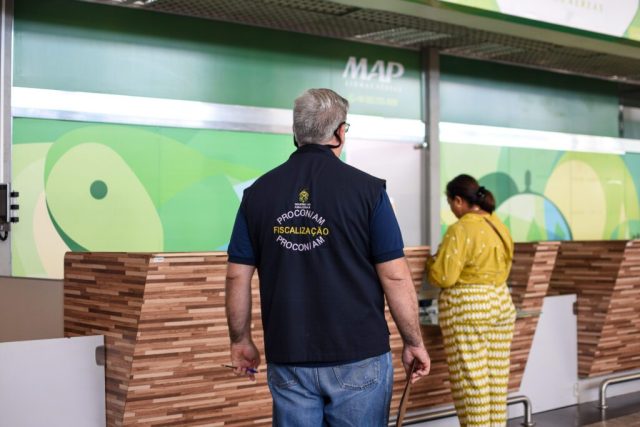 Procon-AM autua a empresa MAP Linhas Aéreas Procon-AM autua a empresa MAP Linhas Aéreas