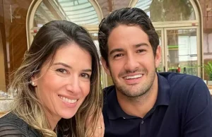 Rebeca Abravanel está grávida de seu 1° filho com Alexandre Pato Rebeca Abravanel está grávida de seu 1° filho com o Alexandre Pato
