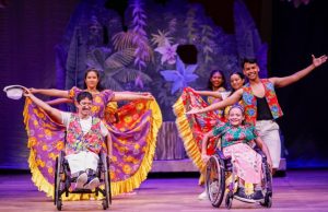 Teatro Amazonas promove a inclusão e celebrar as artes sem barreirasO cantor David Assayag participou do espetáculo, formado por elenco de Pessoas com Deficiência, alunos do Liceu e Orquestra de Violões do Amazonas. Teatro Amazonas promove a inclusão e celebrar as artes sem barreiras