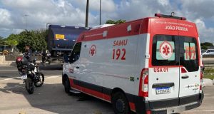 Vídeo: Trem colide com motociclista em João Pessoa Vídeo: Trem colide com motociclista em João Pessoa