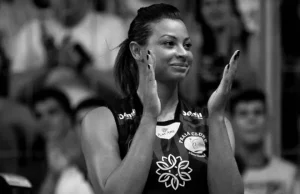 Walewska, ex-jogadora da Seleção de Vôlei, morre aos 43 anosSegundo o Corpo de Bombeiros, a ex-atleta caiu do 17º andar de um prédio. Walewska, ex-jogadora da Seleção de Vôlei, morre aos 43 anos