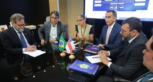 Wilson Lima e ministros Waldez Góes e Marina Silva anunciam força-tarefa para enfrentamento da estiagem no AmazonasForça-tarefa, definida em reunião em Brasília, reforçará medidas que vêm sendo adotadas pelo Estado, como envio de ajuda humanitária e combate a incêndios. Wilson Lima e ministros Waldez Góes e Marina Silva anunciam força-tarefa para enfrentamento da estiagem no Amazonas