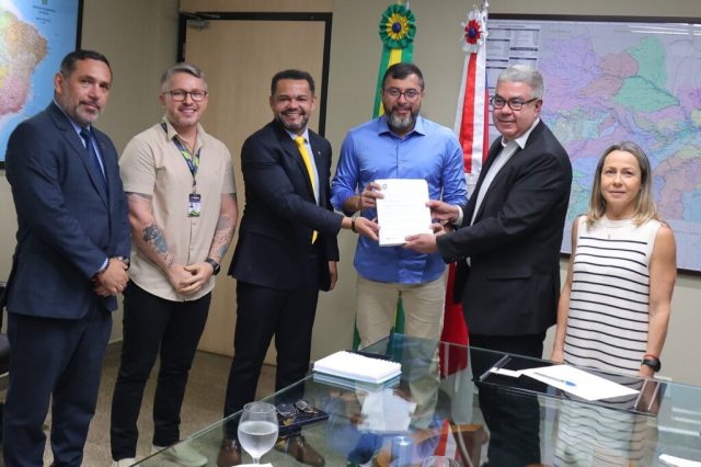 Wilson Lima recebe convite da CBF para Amazonas ser subsede da Copa do Mundo Feminina de 2027