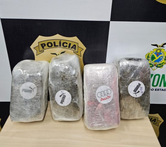 No porto do São Raimundo, Polícia Civil apreende 4 quilos de maconha do tipo skunk em lancha No porto do São Raimundo, Polícia Civil apreende 4 quilos de maconha do tipo skunk em lancha