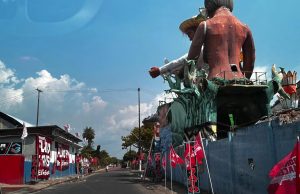 Eleição ao lado do Galpão de Alegorias do Caprichoso levanta preocupações de segurança, alerta Rossy Amoedo Eleição ao lado do Galpão de Alegorias do Caprichoso levanta preocupações de segurança, alerta Rossy Amoedo