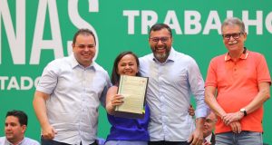 Wilson Lima entrega 355 títulos de imóveis e reassenta famílias das comunidades da Sharp e Manaus 2000Ações fazem parte do Amazonas Meu Lar, que soma 564 títulos definitivos entregues e 1.040 famílias reassentadas pelo Prosamim+. Wilson Lima entrega 355 títulos de imóveis e reassenta famílias das comunidades da Sharp e Manaus 2000