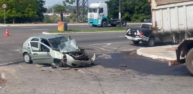 Acidente de trânsito em Manaus deixa quatro jovens feridos