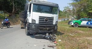 Acidente grave deixa três feridos em ManausO motorista do caminhão fugiu do local sem prestar socorro. Acidente grave deixa três feridos em Manaus