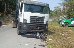 Acidente grave deixa três feridos em ManausO motorista do caminhão fugiu do local sem prestar socorro. Acidente grave deixa três feridos em Manaus