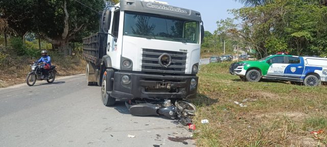 Acidente grave deixa três feridos em Manaus Acidente grave deixa três feridos em Manaus