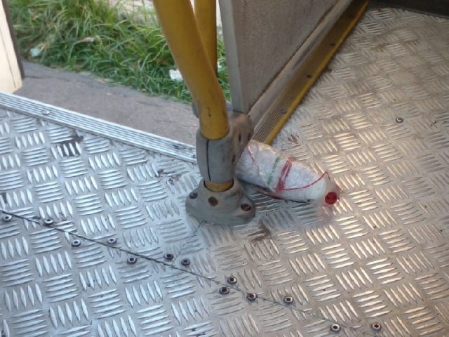 Artefato explosivo é encontrado dentro de um ônibus da linha 612 Artefato explosivo é encontrado dentro de um ônibus da linha 612
